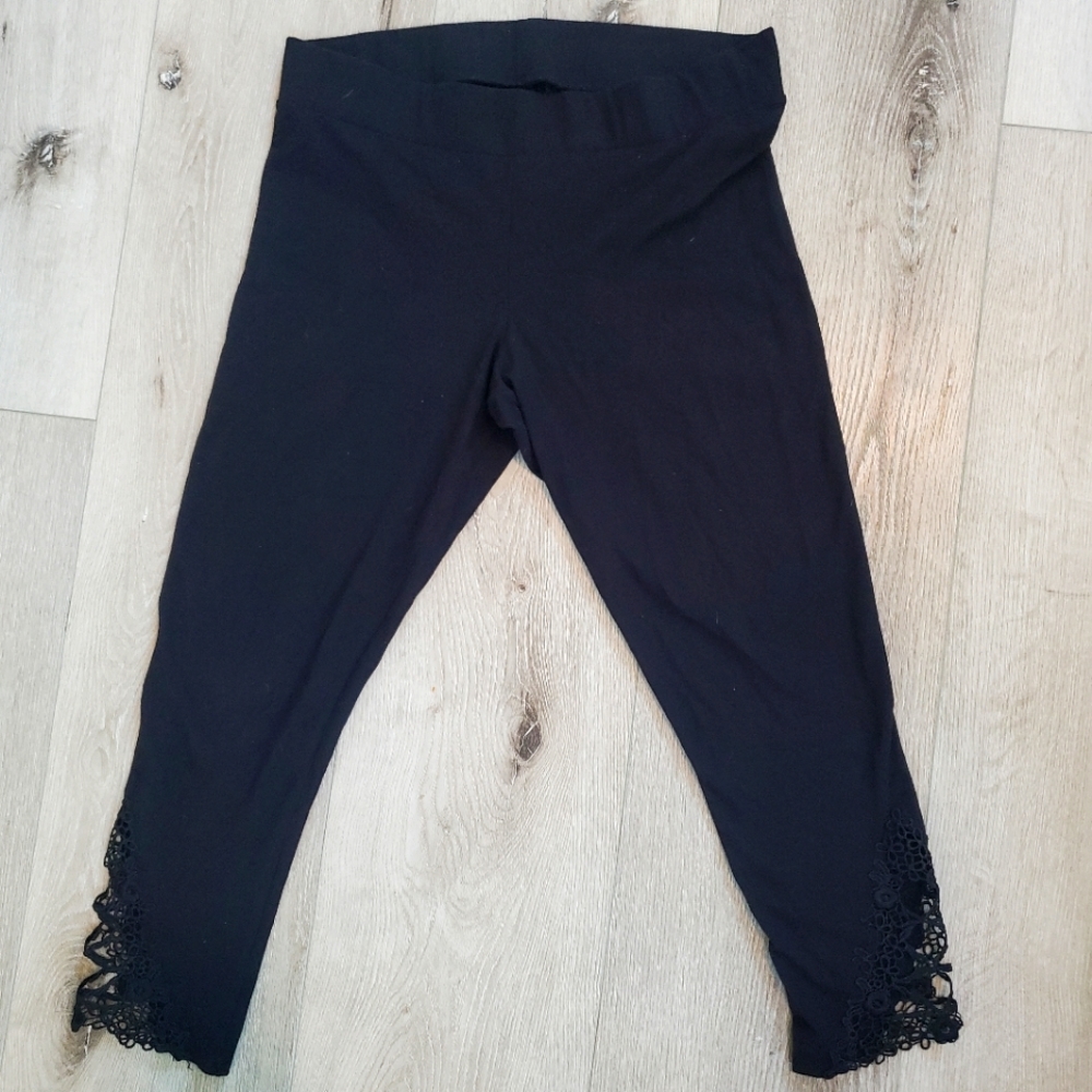TORRID Crop leggings size 14-16